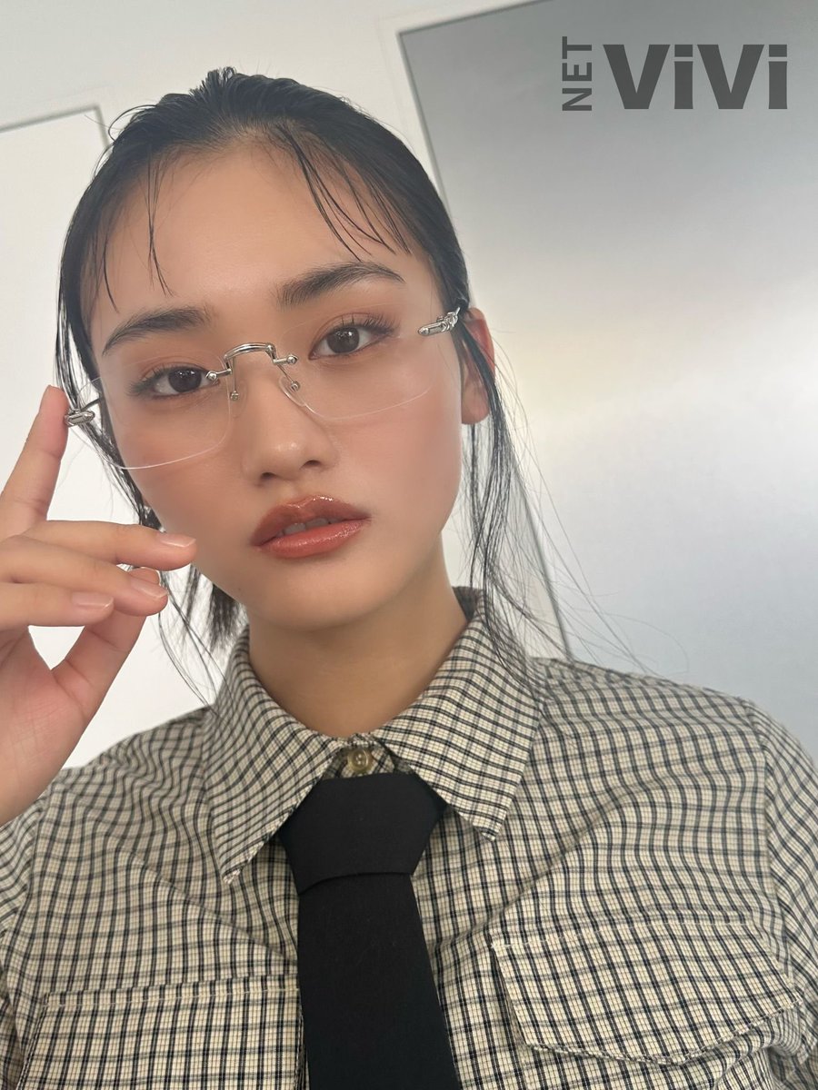 𝙋𝙤𝙨𝙞𝙩𝙞𝙫𝙚 𝙢𝙖𝙠𝙚-𝙪𝙥 𝙬𝙞𝙩𝙝 𝙆𝘼𝙉𝙀𝘽𝙊🪞🖤

ぷるつや＆むっちり感で唇が盛れる神ルージュ３LOOKの中から、#山﨑天 withオトナなブラウンリップ(V13)のオフショ公開♡
　
🎥3変化ムービー↓
instagram.com/reel/DMxC--mvo…

𝙉𝙀𝙓𝙏→𝟬𝟴𝟮𝟮🪽
#PR #KANEBO #ルージュスターヴァイブラント