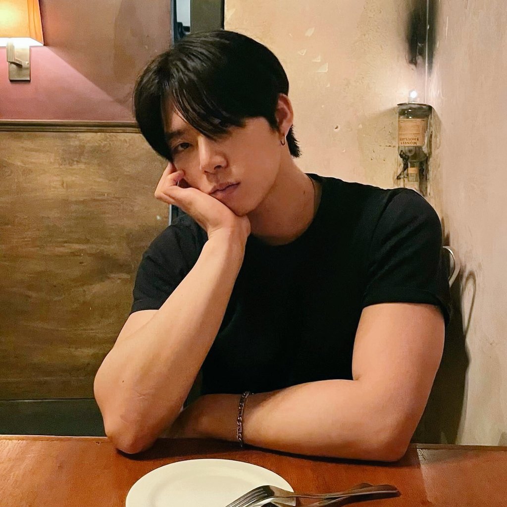 yournamongz's tweet photo. WE                                          BLINKED https://t.co/lUAcT0iMru