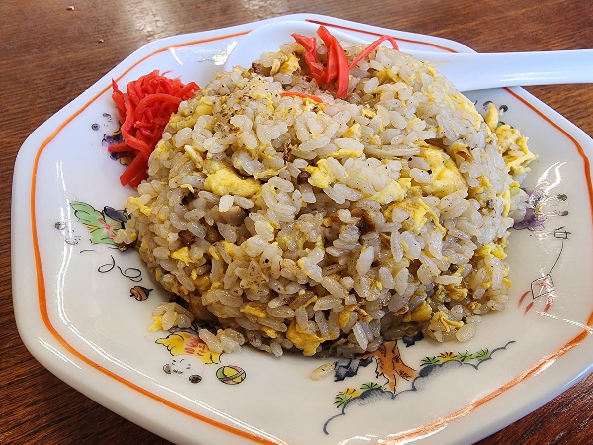 ode10265new's tweet photo. #石鍋飯店@千葉県館山市
《うまにそば　半炒飯》

うまゃー🍥🍥🍥🤩
熱々🔥の餡を纏った野菜蒲鉾海老達が
良い相互関係で旨味MAX❗らーめん🍜
半炒飯は、半ではなくフツー🍚サイズで
食べごたえ有りです‼️
美味しく腹パン🌟ご馳走さまでした！🤗

#千葉県　#館山市　#ラーメン　#つけ麺 https://t.co/zD3nqfLVVp