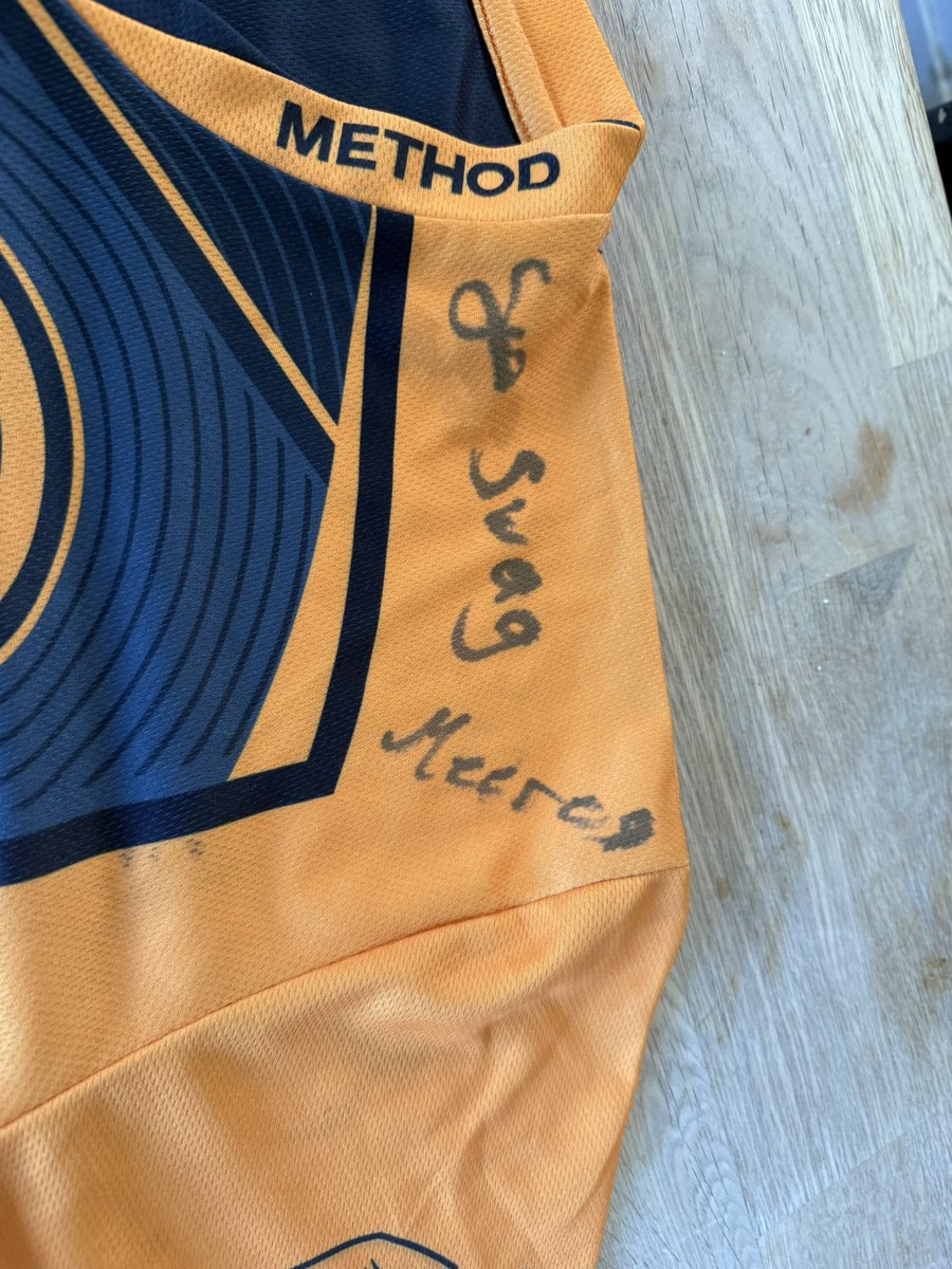 EtlarDK's tweet photo. Still have this: Never uset it, but damn I like it ❤️ Thanks @Gingitv for gift back in the day. The persons on this shirt mean alot to me 😎 https://t.co/4vO2CQWIzH