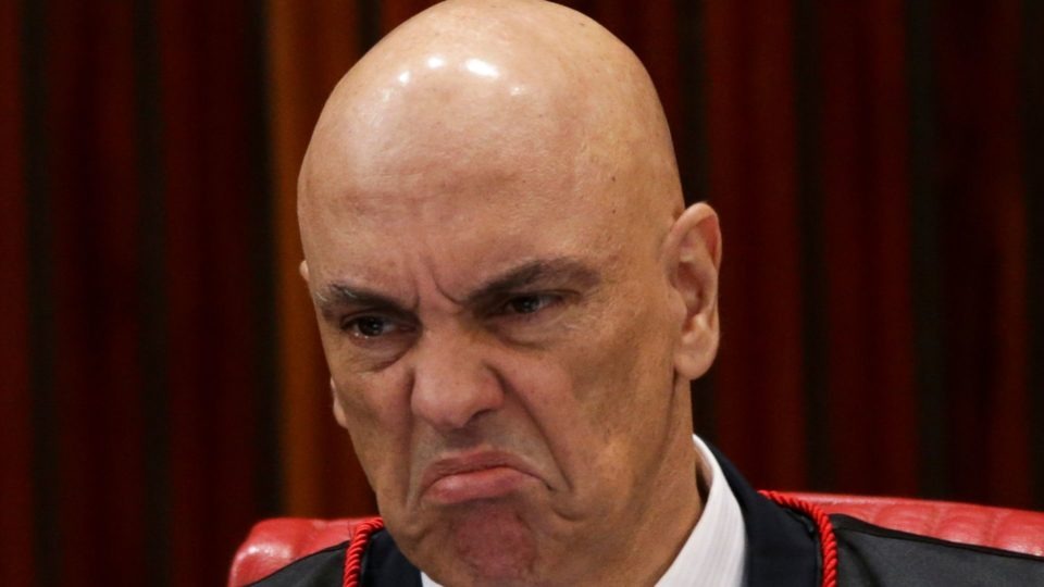 🇧🇷🇺🇸KARMA IS A BITCH: THE HUNTER BECOMES THE HUNTED

Not long ago, Alexandre de Moraes was the sheriff of the Brazilian internet.

He hauled <a href="/elonmusk/">Elon Musk</a> into court, throttled X with fines, and strutted like the global hall monitor of free speech.

Now, he’s the one with a target on