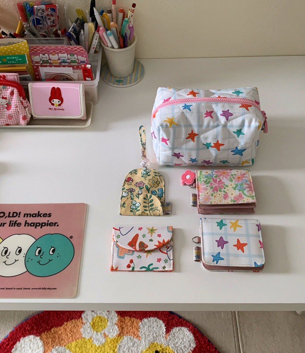 What’s in my backpack 🧺💭