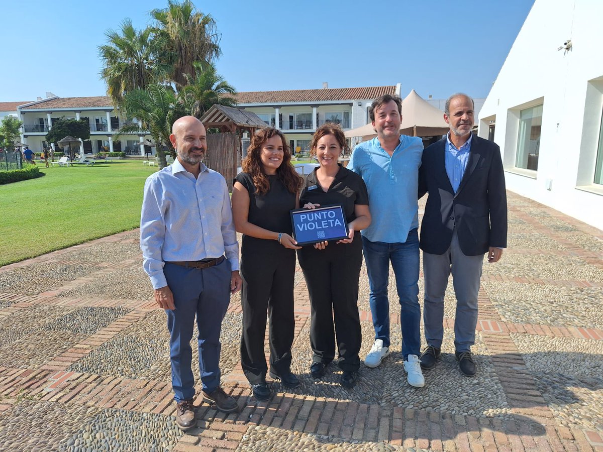 🔊El subdelegado de <a href="/GobiernoMalaga/">Subdelegación del Gobierno en Málaga</a>, <a href="/FJavier_Salas/">Javier Salas</a>, asiste, con el secretario de <a href="/paradores/">Paradores de Turismo</a>, Ricardo Mar, a la inauguración del 1º #PuntoVioleta en la red de #Paradores en la provincia de #Málaga. 

◀️Al del Parador de Golf seguirán los de #Gibralfaro #Antequera #Ronda y #Nerja