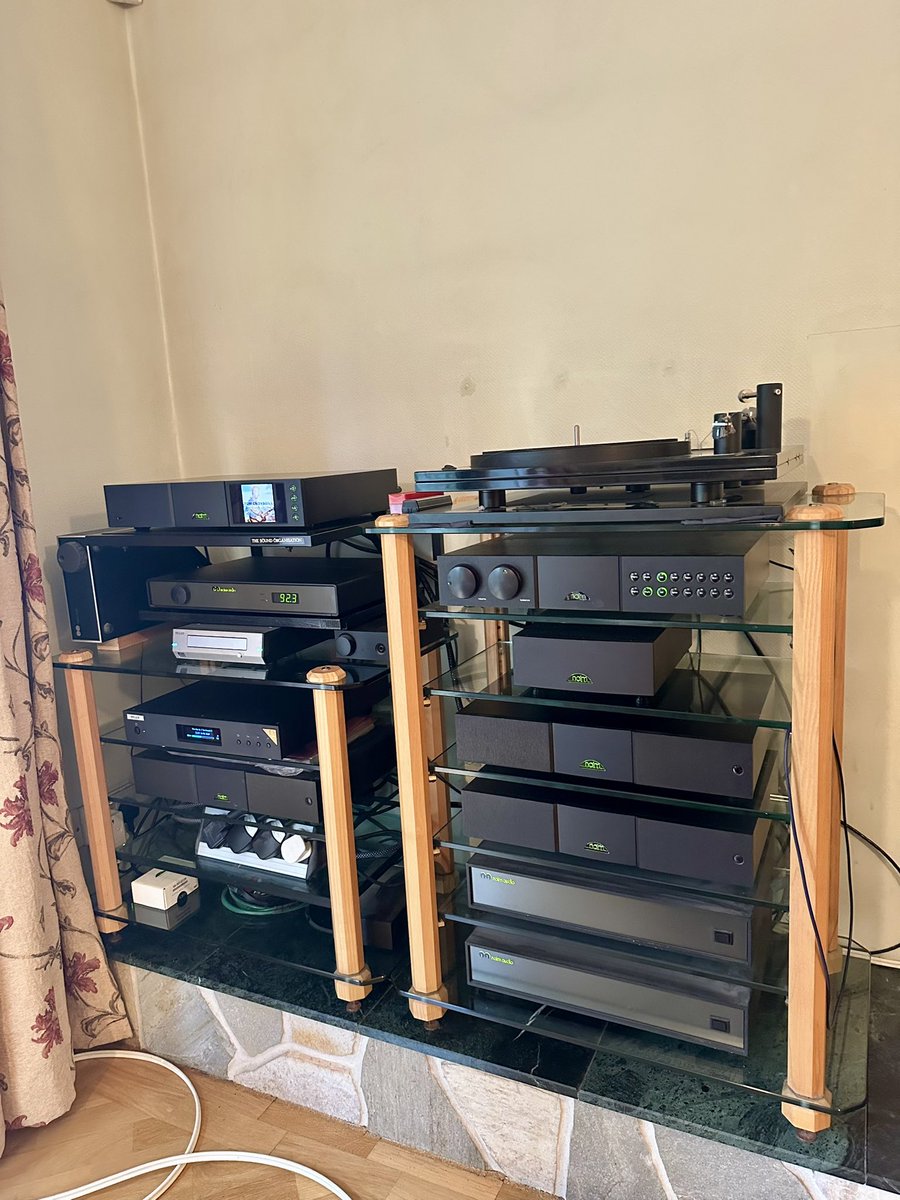 hifilounge's tweet photo. Nice @NaimAudio ND555 / PS555 DR install yesterday, have to say it sounded superb with these Shahinian Acoustics speakers, such a big sound 👌
#naimaudio #hifi #audiophile #homeaudio #audio #shahinianacoustics #lovemusic https://t.co/zgpTkA4sAK