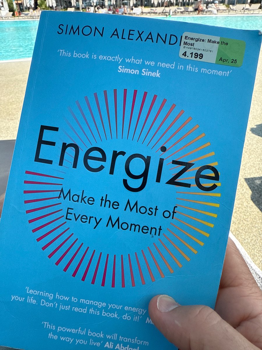 janiesch's tweet photo. This was a fantastic book. Thank you @SimonAlexanderO. „Interest says „I should“ and „I might“. Commitment says „I must“ and „I will“. Let‘s go 👏 https://t.co/NfzNASquxD