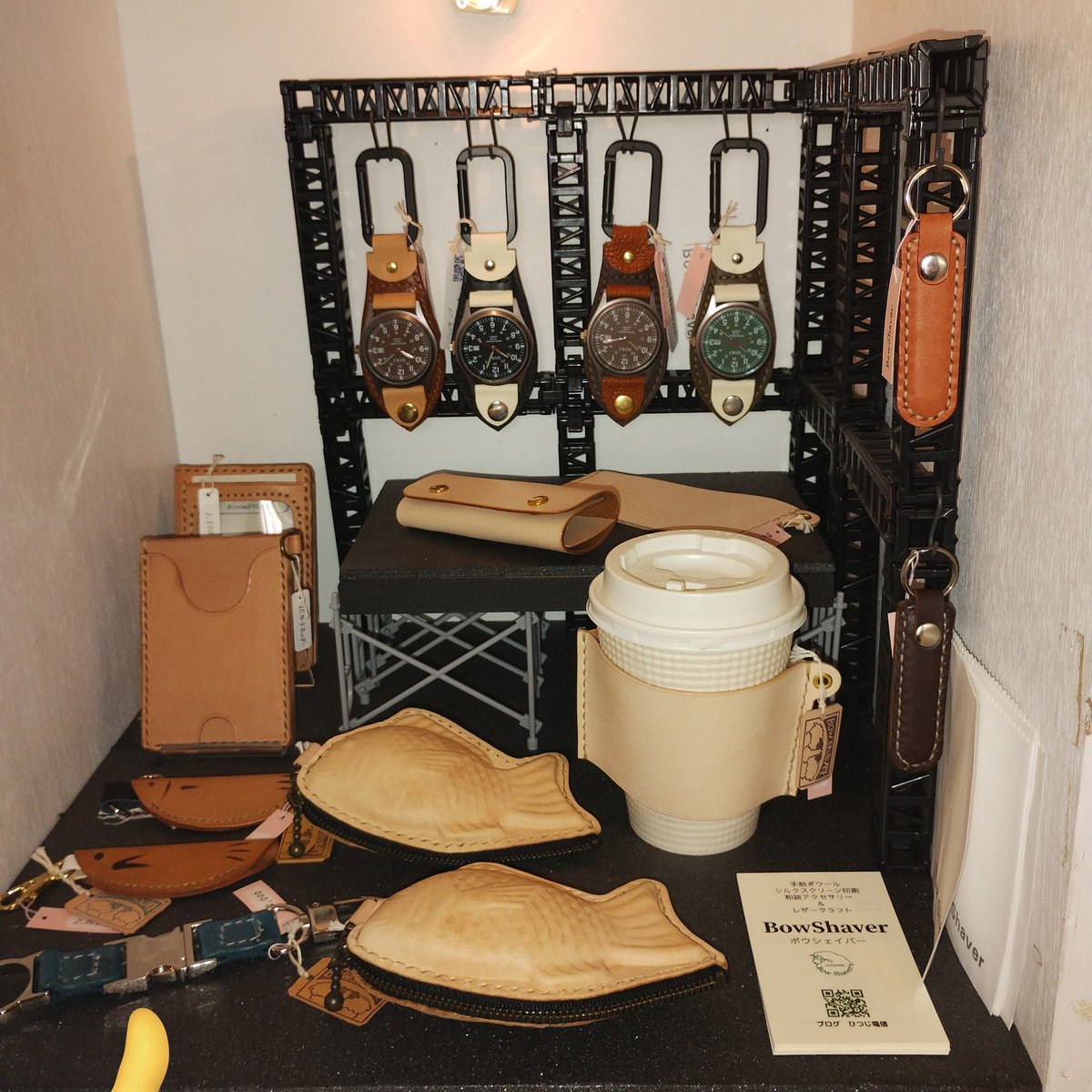 i_luv_photo's tweet image. Bawshaverレザークラフトさんのドリンクホルダーをお迎えしました。仕事が店舗内外の業務のため必須。実用的なアイテム感謝。ホルダー口とペットボルトルとの勘合をチェック！

#Bowshaver1969 
#レザークラフト 
#practicaluse
#ギャラリー世田谷233