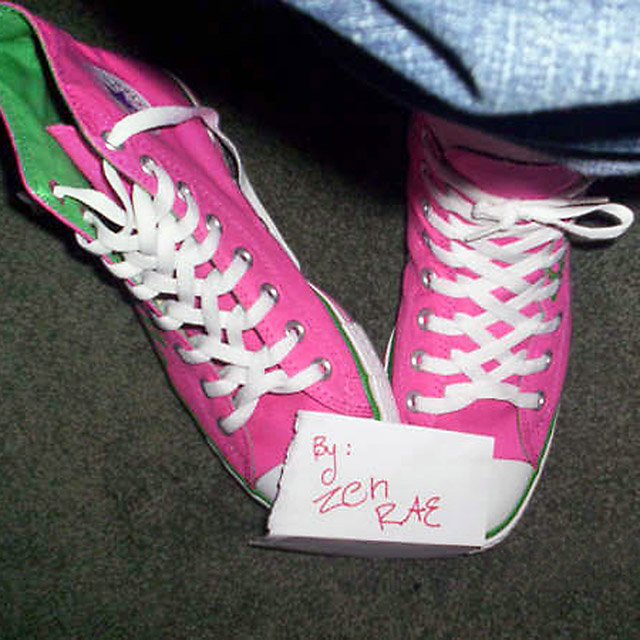 profshoelace's tweet photo. Today's pic from the archives was contributed by Raeanne P. in Jan-2006. Pink Converse high-tops with green & white trim laced with white “Zipper Lacing”.
#pink #white #conversehightops #converse #hightops #sneakers #zipperlacing #zipper https://t.co/8unHsZ0wG5
