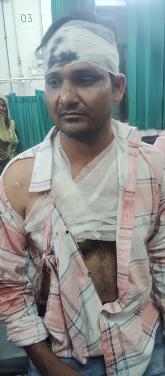 जनपद मुजफ्फरनगर थाना खालापार इलाके मे मामूली विवाद के चलते पत्रकार आजम के साथ पड़ोसी दबँगो ने की मारपीट कई दबँगो ने जमकर की पिटाई, पुलिस ने आरोपियों के विरुद्ध किया मुकदमा दर्ज
<a href="/Uppolice/">UP POLICE</a> <a href="/dgpup/">DGP UP</a>