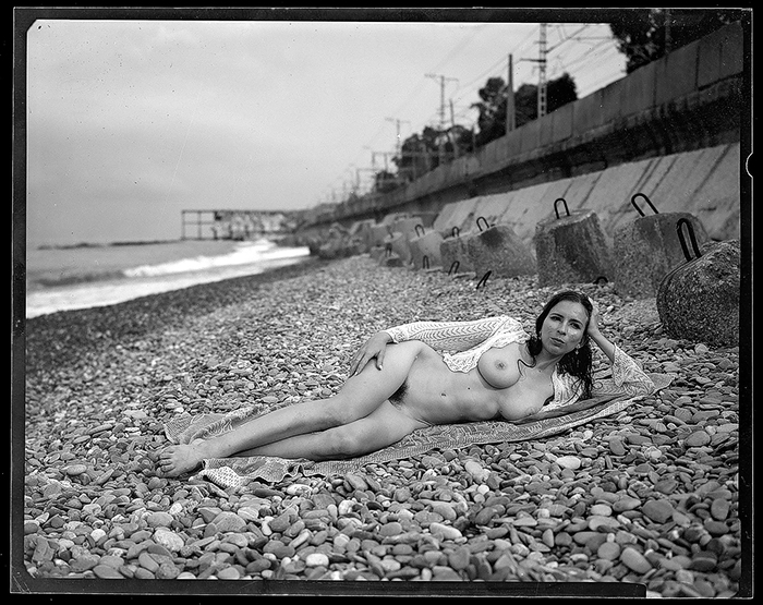 No Name Woman

Wista 45 |  Shanghai GP3 100

All backstage HD  videos and HQ photos can be found on patreon.com/romansilentium #Wista45 #XRayFilm #largeformat #largeformatfilm #4x5 #4x5film #analog #naked #filmphotography #nude #nude #bohogirl #gipsygirl #hairy