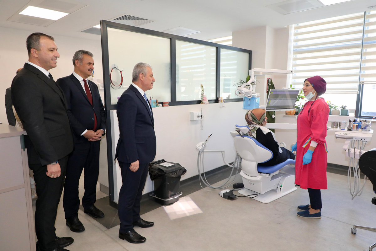 Konya Valiliği (@tckonyavaliligi) on Twitter photo Valimiz İbrahim Akın, Beyhekim Ağız ve Diş Sağlığı Hastanesini ziyaret ederek hastanede sunulan sağlık hizmetleri hakkında bilgi aldı.
➡️konya.gov.tr/valimiz-ibrahi…
<a href="/saglikbakanligi/">T.C. Sağlık Bakanlığı</a>
<a href="/konyailsaglik/">Konya İl Sağlık Müdürlüğü</a>
<a href="/Vali_Akin/">İbrahim Akın</a>
#konya Valimiz İbrahim Akın, Beyhekim Ağız ve Diş Sağlığı Hastanesini ziyaret ederek hastanede sunulan sağlık hizmetleri hakkında bilgi aldı.
➡️konya.gov.tr/valimiz-ibrahi…
<a href="/saglikbakanligi/">T.C. Sağlık Bakanlığı</a>
<a href="/konyailsaglik/">Konya İl Sağlık Müdürlüğü</a>
<a href="/Vali_Akin/">İbrahim Akın</a>
#konya