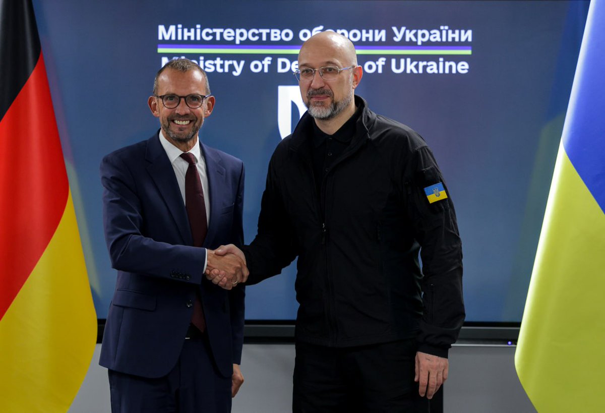 🇺🇦🇩🇪 Met with <a href="/TR_Bremen/">Thomas Röwekamp</a>, Chair of the Bundestag Defence Committee. Grateful for Germany’s steadfast support.
Discussed joint work with German companies, co-production &amp; repair of equipment in Ukraine and Germany, plus training assistance.
Coordinated urgent battlefield needs —