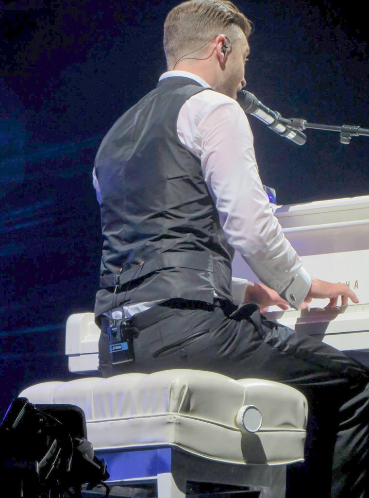 timbertux's tweet image. #jt2020tour #timberlake #untiltheendoftime 🤤🤤