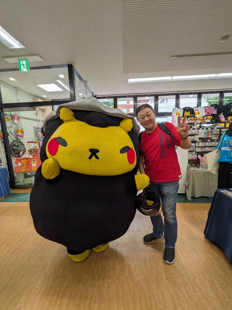 所要があり
工房アルティスタに行ったら
ジンギスカンのジンくんの友達がいた
私「あっ！ カンくん！！」
スタッフ「ギスくんです」
私「……(-_-;)」

羊とオジサン2Sを撮ってもらった😃

#新八と鉄馬展
#ヒジカタ君 が、
8/24(日)北海道博物館・特別展に
応援に駆けつけてくれるよ！
12:00〜12:30