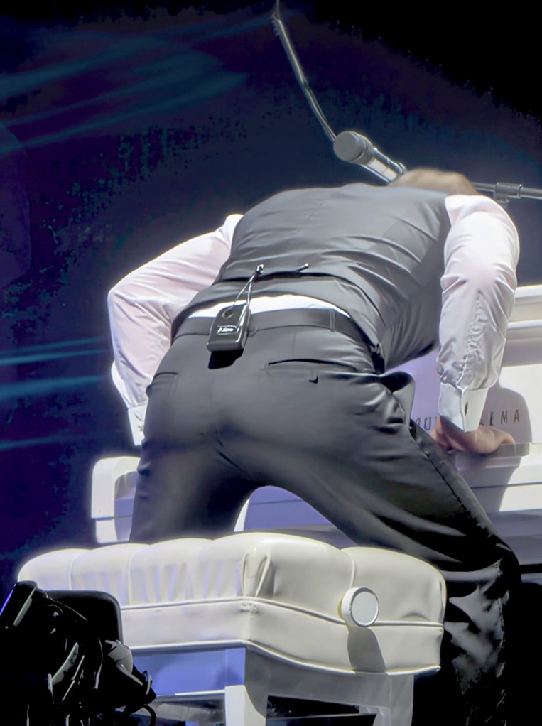 timbertux's tweet image. #jt2020tour #timberlake #untiltheendoftime 🤤🤤