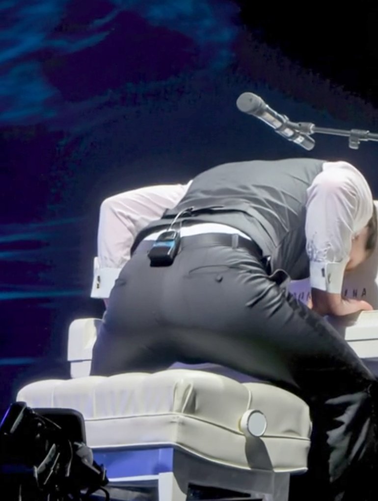 timbertux's tweet image. #jt2020tour #timberlake #untiltheendoftime 🤤🤤