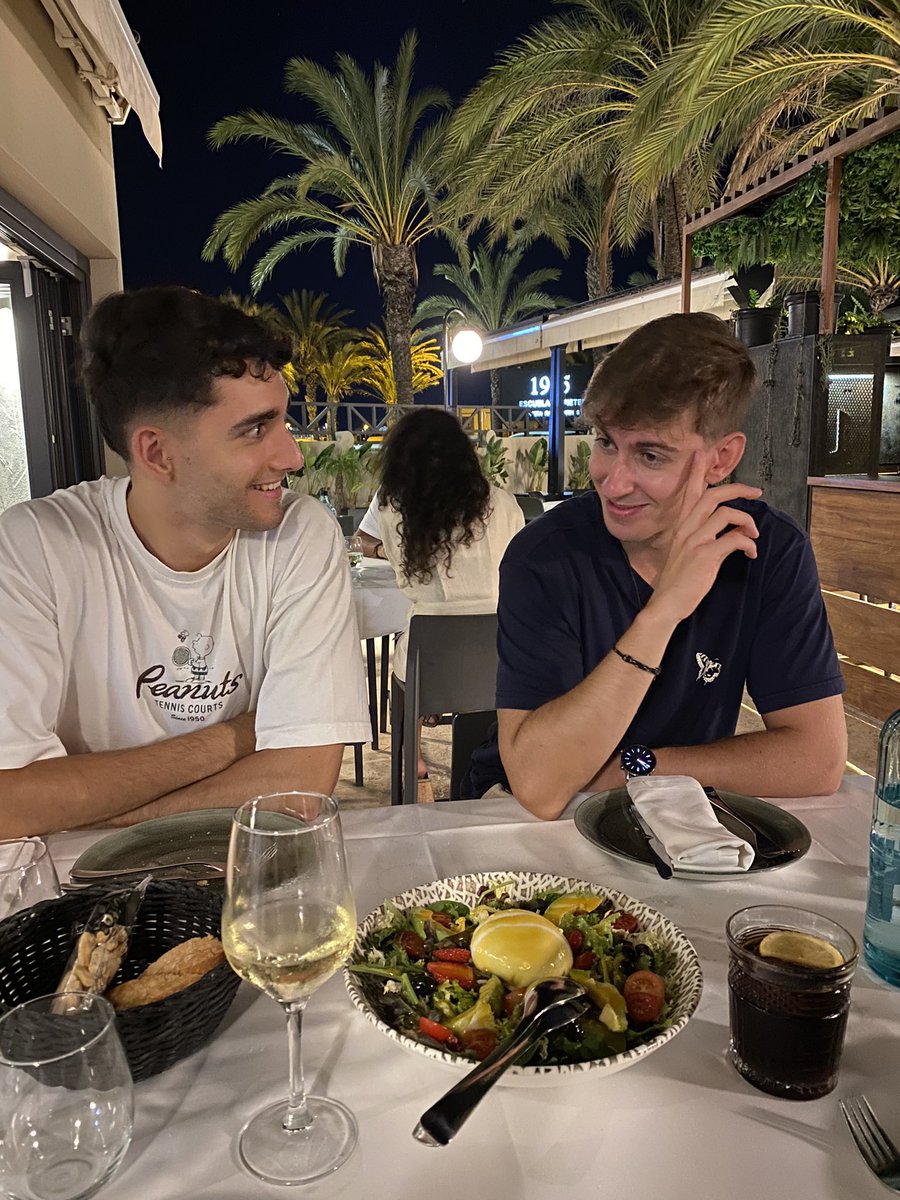 pedromrn_'s tweet photo. cada vez que veo a los del erasmus me quedo peor que cuando volví os quiero me oís https://t.co/0XbNjZrc3s
