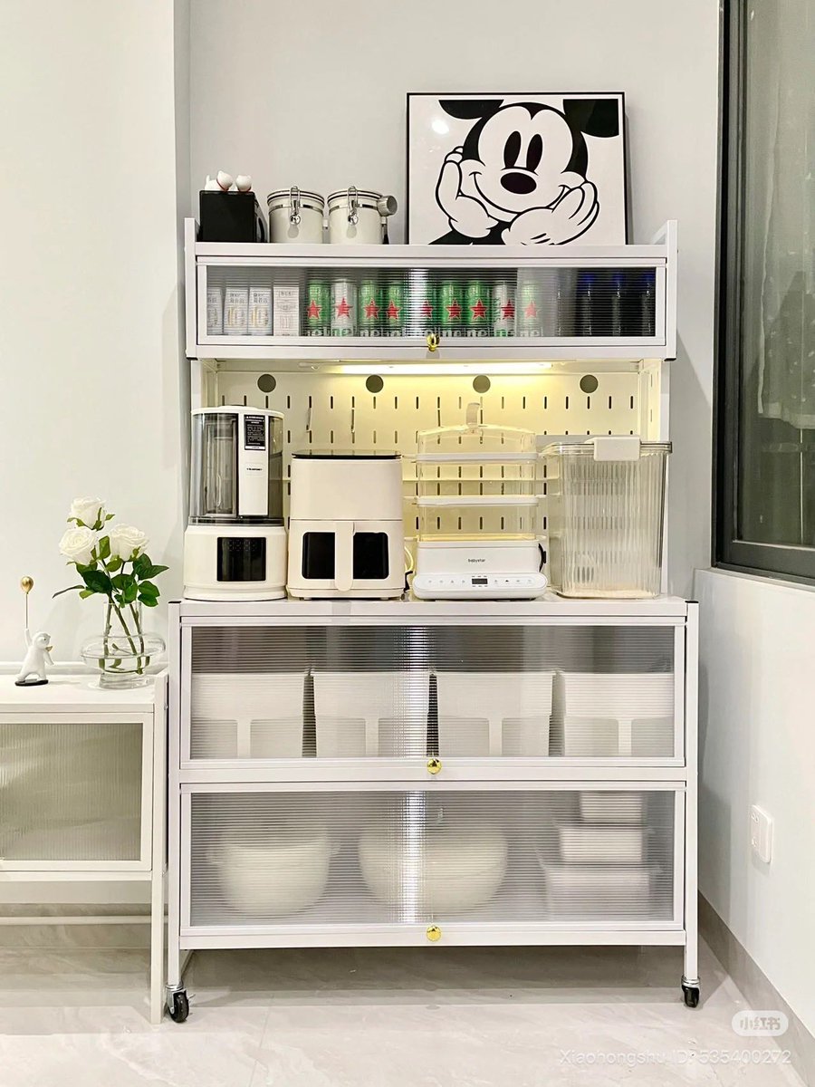 girlboss tweet media