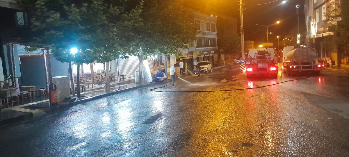 Çarşı Merkezinde Gece Temizliği
Belediyemiz temizlik ekipleri dün gece çarşı merkezinde temizlik ve yıkama çalışması yaptı. Yapılan çalışmalarla çarşı merkezi daha düzenli ve temiz bir görünüme ulaştı.