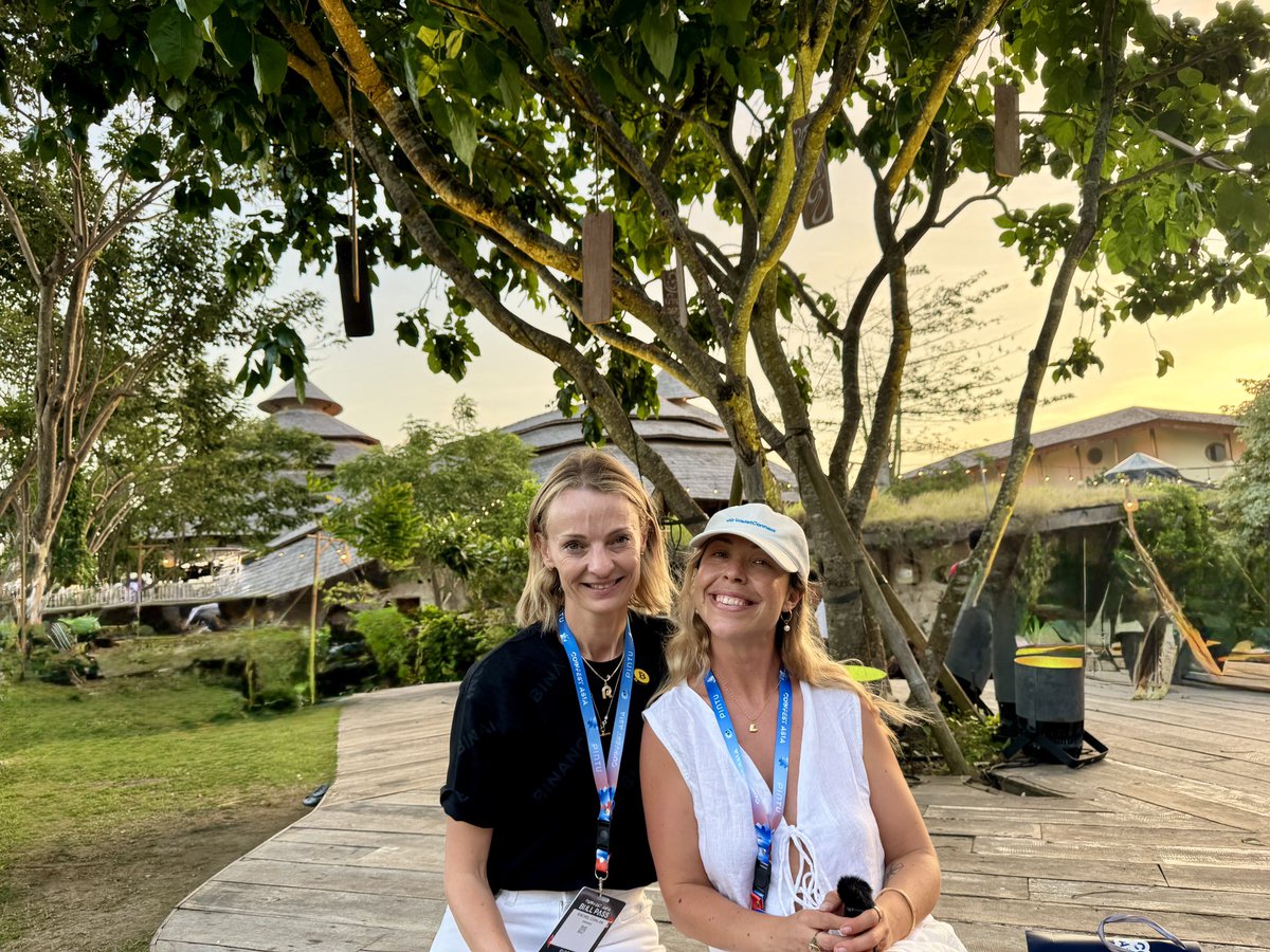 Dayana Aleksandrova (@dee_centralized) on Twitter photo Always adore running into you <a href="/RachelConlan/">Rachel Conlan</a> 👸 A gorgeous human on the inside and out. <a href="/CoinfestAsia/">Coinfest Asia</a> Always adore running into you <a href="/RachelConlan/">Rachel Conlan</a> 👸 A gorgeous human on the inside and out. <a href="/CoinfestAsia/">Coinfest Asia</a>