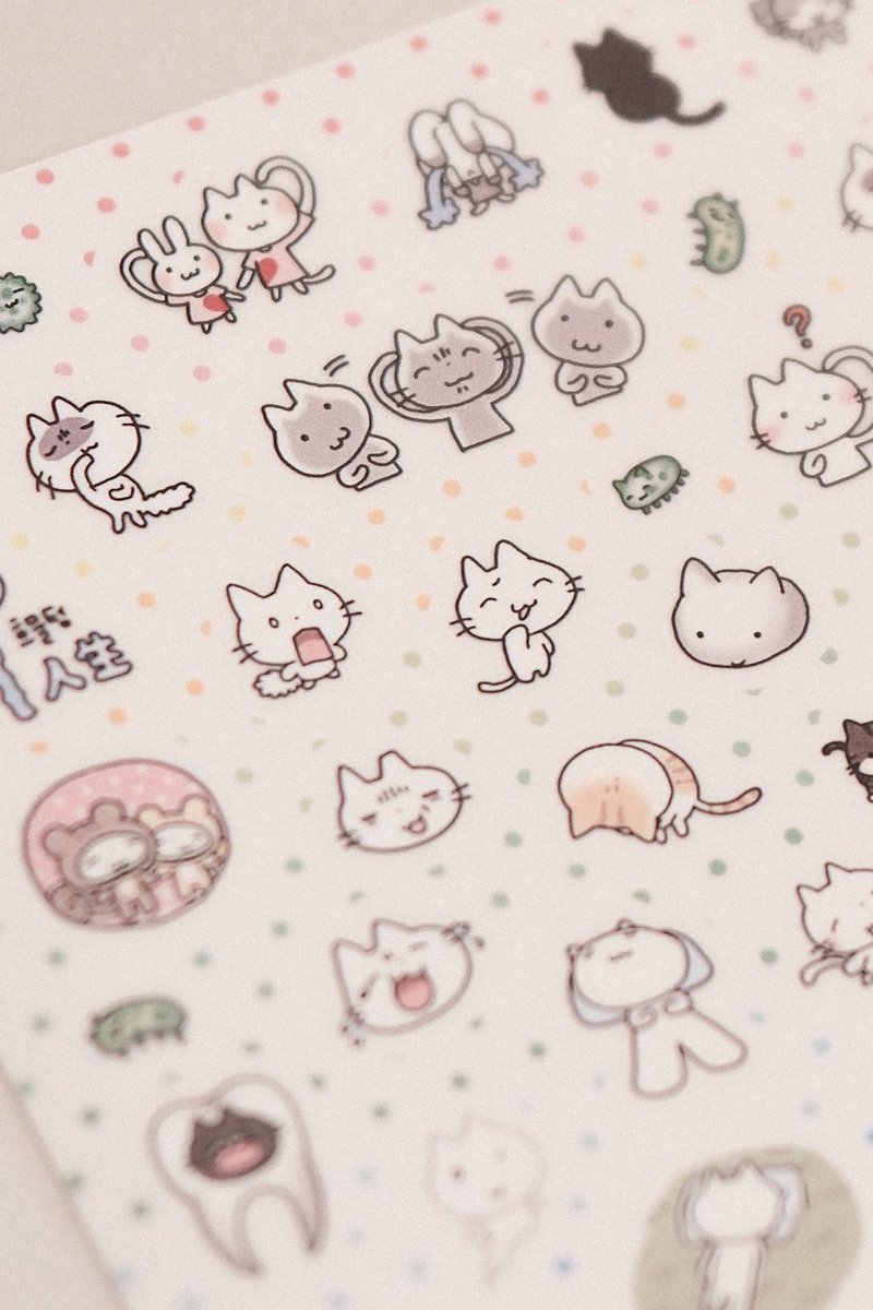 🪧‧˚✶ 아르센 재입고

쿠키가 말랑말랑 부드러워진다면 솜사탕처럼 입에서 사르르 녹아내릴까요? 🍪˚₊‧🧁 뱃지 가득 커다란 얼굴이 사랑스러운 고양이! 아르센의 패브릭 쿠키 뱃지를 포함한 품절 제품들이 가득 재입고 되었습니다.