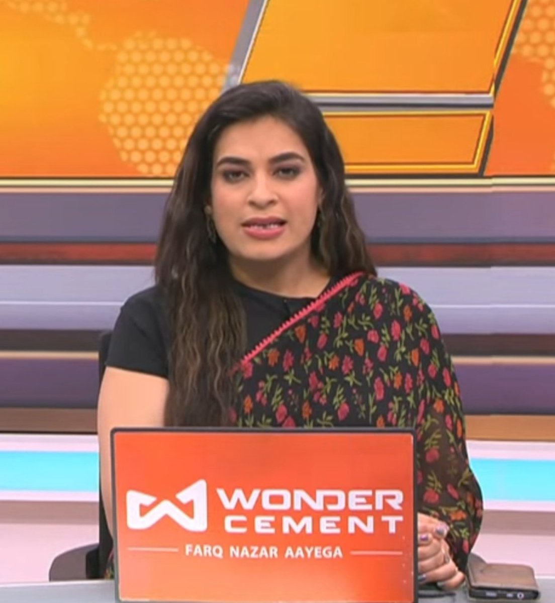 "Make each day your masterpiece". 
Start to the morning with the graceful <a href="/aanchalgulati2/">aanchal gulati</a> opting for a beautiful saree on-air 🖤❤️
 #sareelove #sareelook  #sareedrapes #sareestowork #sareesonair #sareecollection #sareeswag #sareepassion #sareepact <a href="/DDNewslive/">DD News</a> #NayaSavera