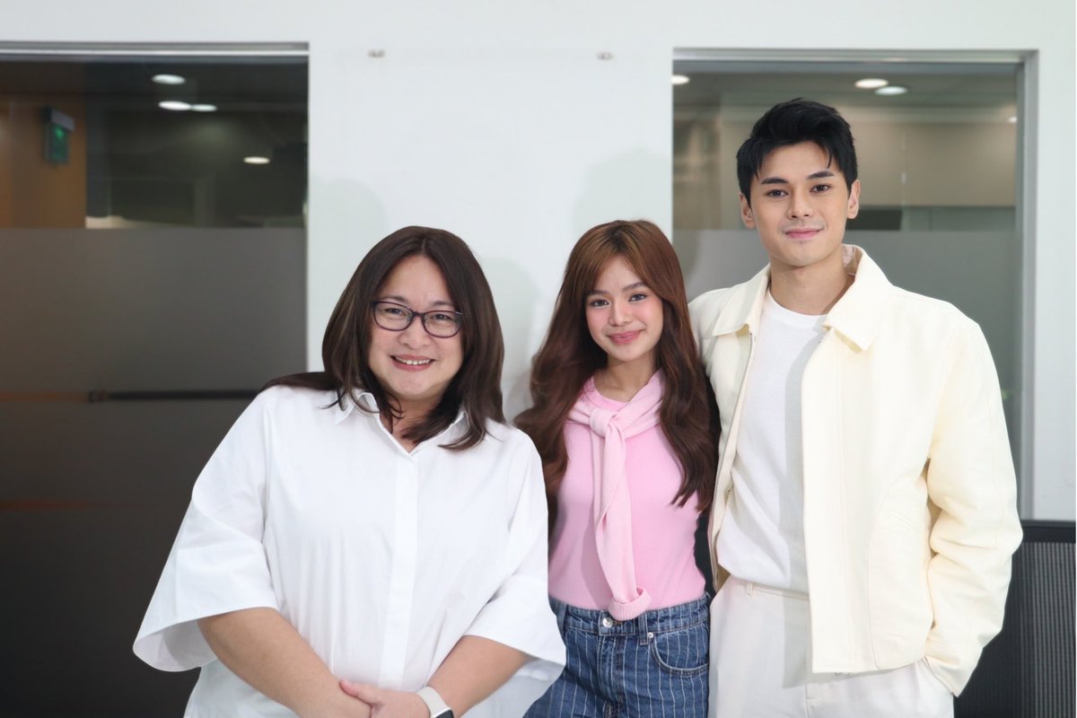 TITASOFDUSTBIA's tweet photo. Love this photo! ✨ 

DustBia with the one and only Direk Mae! What was once just a dream is now a milestone in the making. The journey is real, and history begins here! 🎬💛

LOVE WINS WITH DUSTBIA
LOVE WINS WITH DUSTBIA https://t.co/4jwH5sW3MB