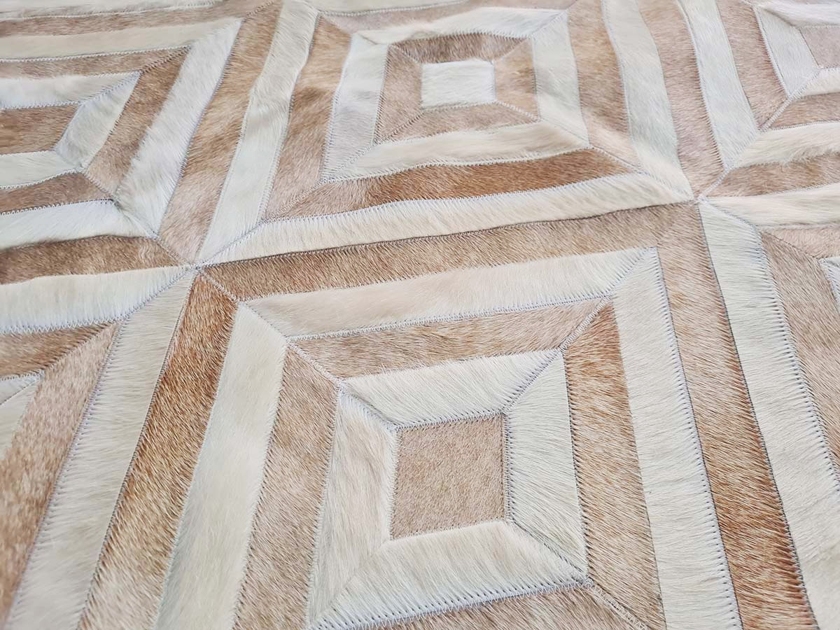 Shine_Rugs's tweet image. ✨ Soothing symmetry and summer calm ☀️ Our Beige Diamond Rug is handmade from natural cowhide in warm cream and caramel hues, an eye-catcher for peaceful interiors.

#PatchworkRug #NaturalInteriors #CreamHomeDecor #GeometricRug #CowhideLove #SummerSpaces #InteriorInspo