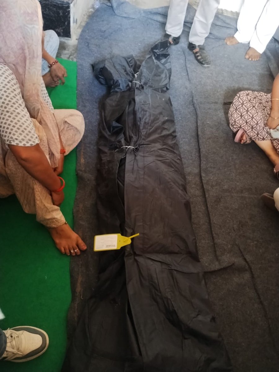Ajeet Pratap (@ajeetpratap_bsp) on Twitter photo लोनी थाना क्षेत्र में कल दलित युवती के साथ में गैंगरेप के मामले में <a href="/ghaziabadpolice/">POLICE COMMISSIONERATE GHAZIABAD</a> की लापरवाही के चलते आज रेप पीड़िता ने सुबह आत्महत्या कर कर जान दे दी, पीड़ित परिवार का कहना है कि पुलिस ने आरोपियों को अभी तक गिरफ्तार नहीं किया इसी के साथ मुकदमा लिखने में पुलिस ने काफीदेर लगाई लोनी थाना क्षेत्र में कल दलित युवती के साथ में गैंगरेप के मामले में <a href="/ghaziabadpolice/">POLICE COMMISSIONERATE GHAZIABAD</a> की लापरवाही के चलते आज रेप पीड़िता ने सुबह आत्महत्या कर कर जान दे दी, पीड़ित परिवार का कहना है कि पुलिस ने आरोपियों को अभी तक गिरफ्तार नहीं किया इसी के साथ मुकदमा लिखने में पुलिस ने काफीदेर लगाई