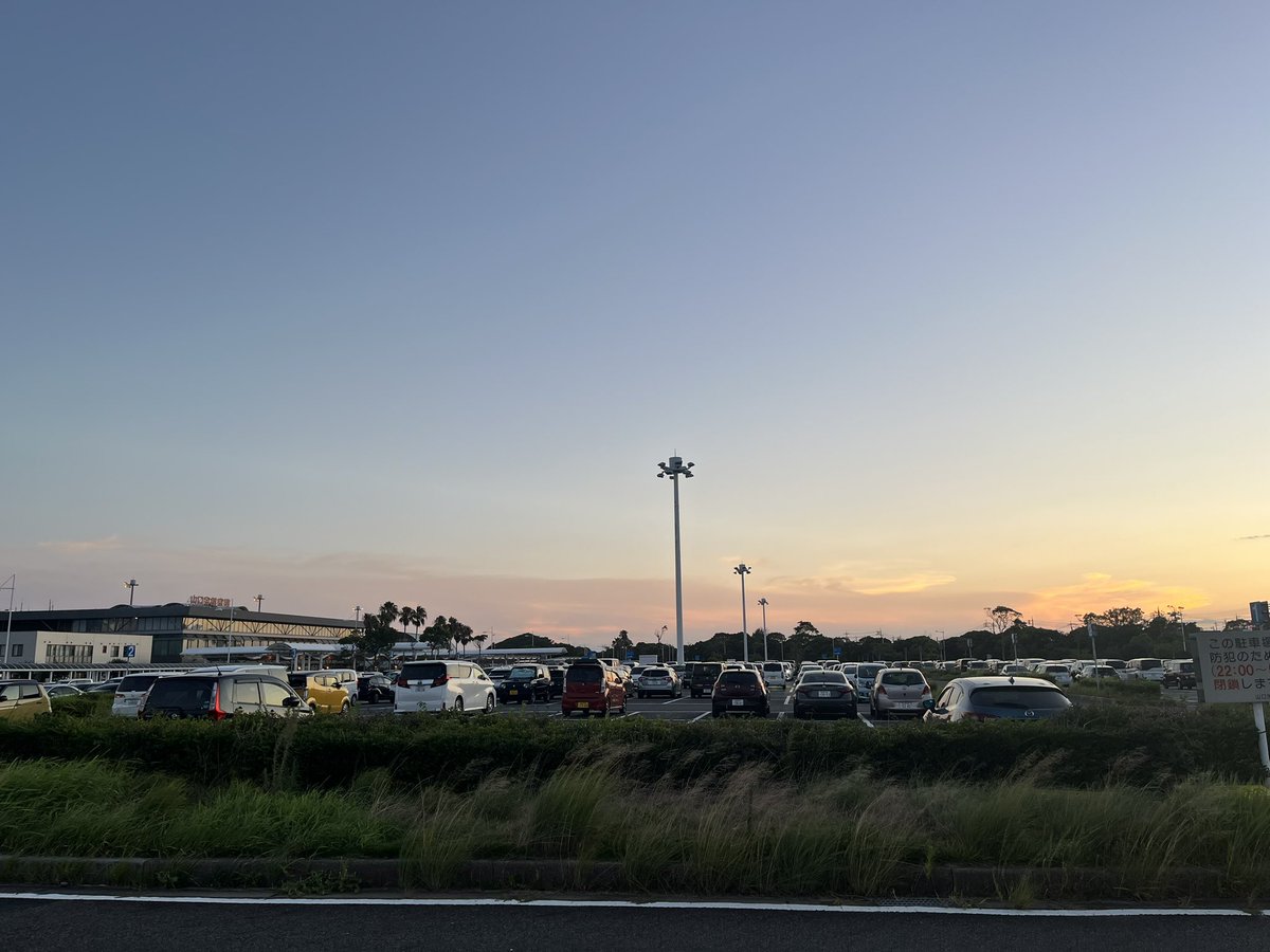 htmt_39's tweet photo. 今年の夏も2か月間、無事終了しました。
細部までこだわることに、心労しつつも、その甲斐が有る輝かしい空気をつくることが出来たと思います。
指導方法も、攻め/引き際と優先順位を常に考えましたが、まだやれたのでは、という気持ちもあります。
ただ、胸を張って自分の現場を誇りに思います。 https://t.co/OENm1muHxO