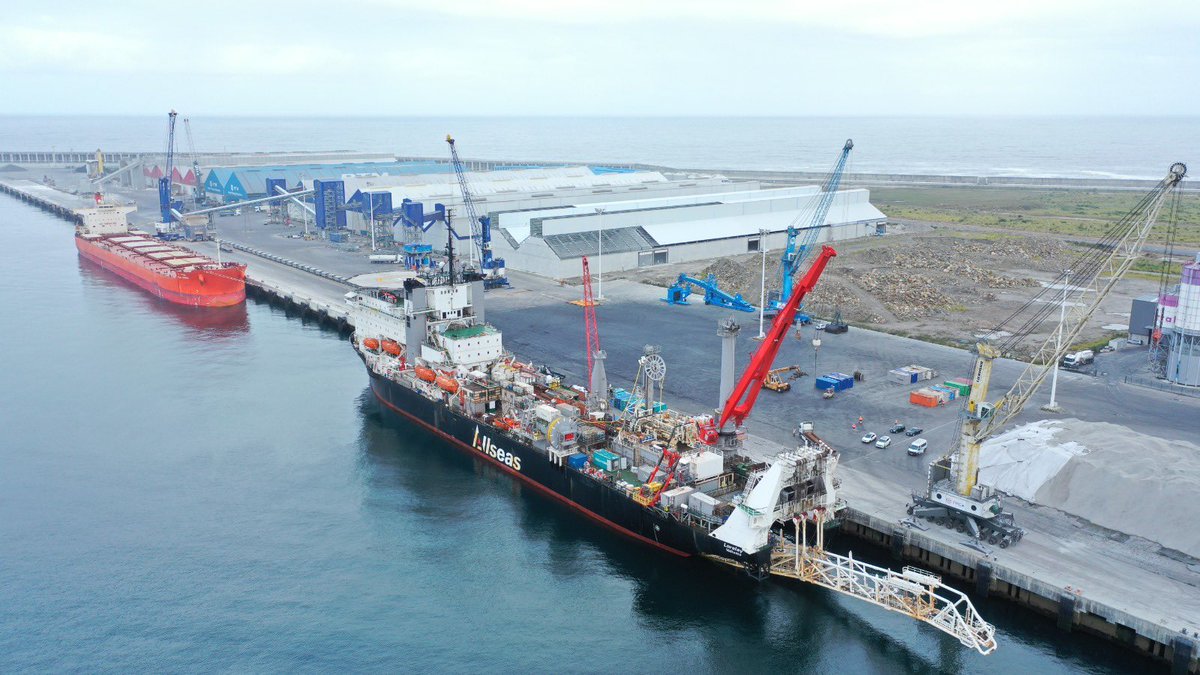 PuertoACoruna's tweet image. La Autoridad Portuaria de A Coruña lanza una consulta preliminar al mercado para preparar la futura licitación de la gestión inteligente de la energía en el Puerto Exterior
🌏 Smart Energy Center será el cerebro tecnológico del proyecto #GreenPort

ℹ️ Info puertocoruna.com/w/energy-center