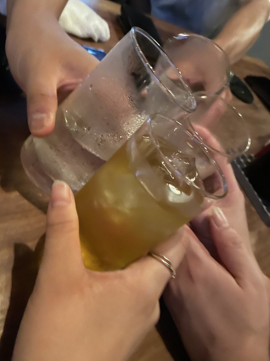 昨日も朝まで🌞
ありがとうございました

お久しぶりのビックリニュースやら
振りつきカラオケも💃
みんなでワイワイ🍀
盛り上がりました🎵🎵
たくさんご馳走さまでした😊

今夜も🌕
２０時オープンです🎵
お待ちしております⭕️

#渋谷 #道玄坂 #ネオスナック #bar #RUINCHI #親子