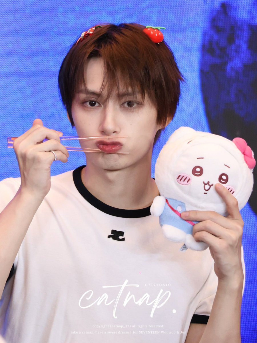 catnap_17's tweet photo. 250821 이즈위 베이징팬싸 

🥢

#준 #JUN #준휘 #문준휘 #Junhui 
#세븐틴 ⁠⁠#SEVENTEEN https://t.co/Uk1bIs4z1N
