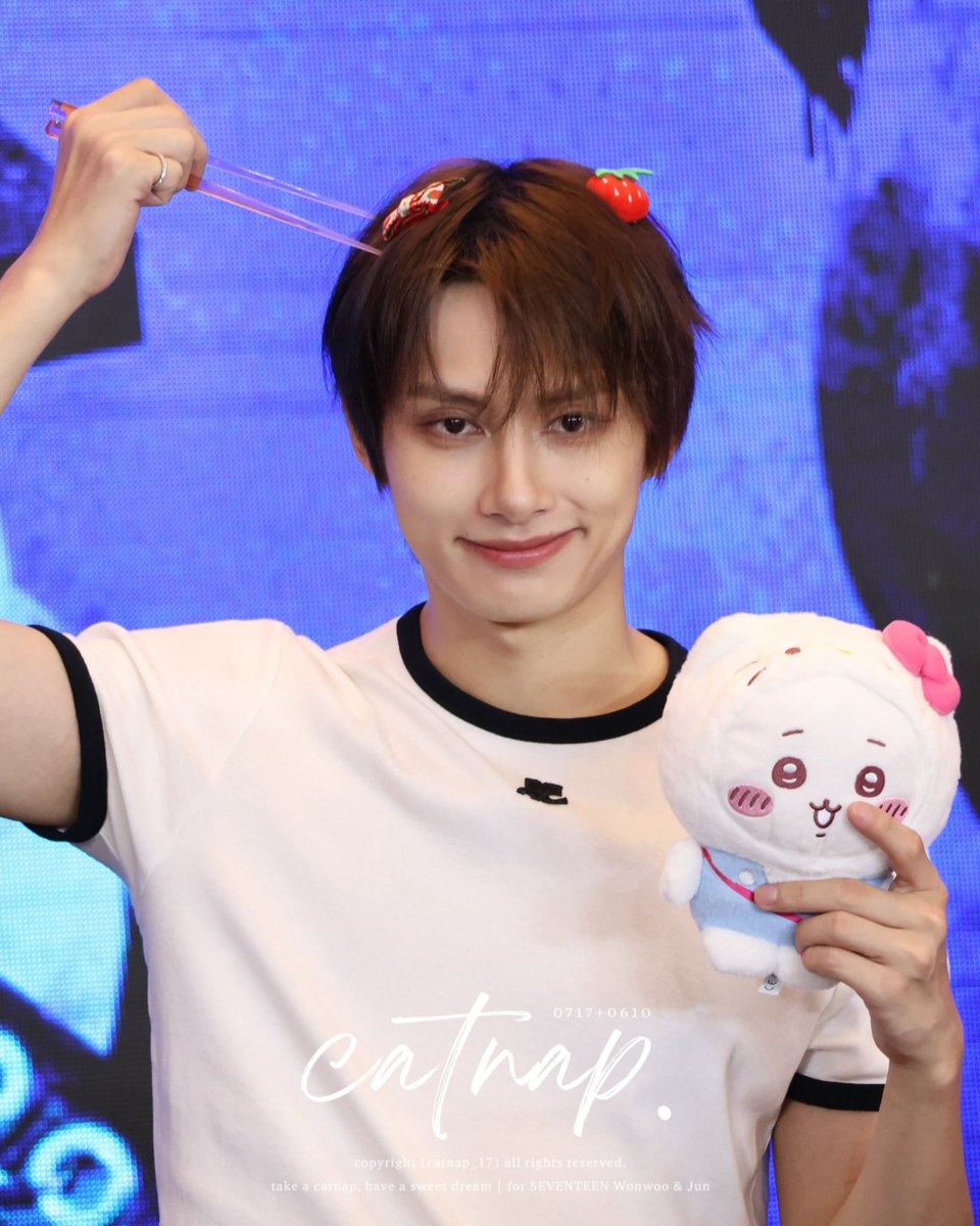 catnap_17's tweet photo. 250821 이즈위 베이징팬싸 

🥢

#준 #JUN #준휘 #문준휘 #Junhui 
#세븐틴 ⁠⁠#SEVENTEEN https://t.co/Uk1bIs4z1N