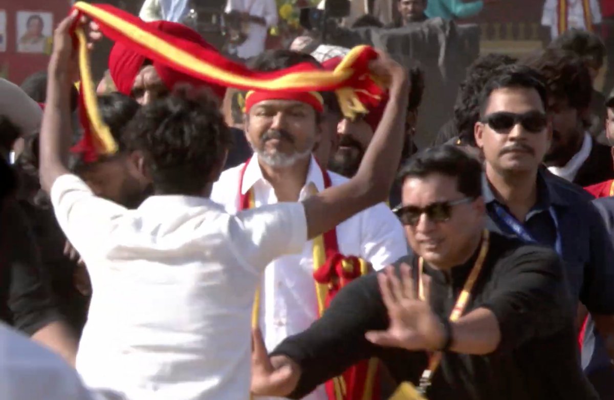 Chaos in #TVKMaduraiMaanadu as fans hopped on the ramp as Vijay entered. With additional bodyguards deployed, Vijay managed to get to the end of the ramp and run back to the stage. The flag was hoisted and took the oath