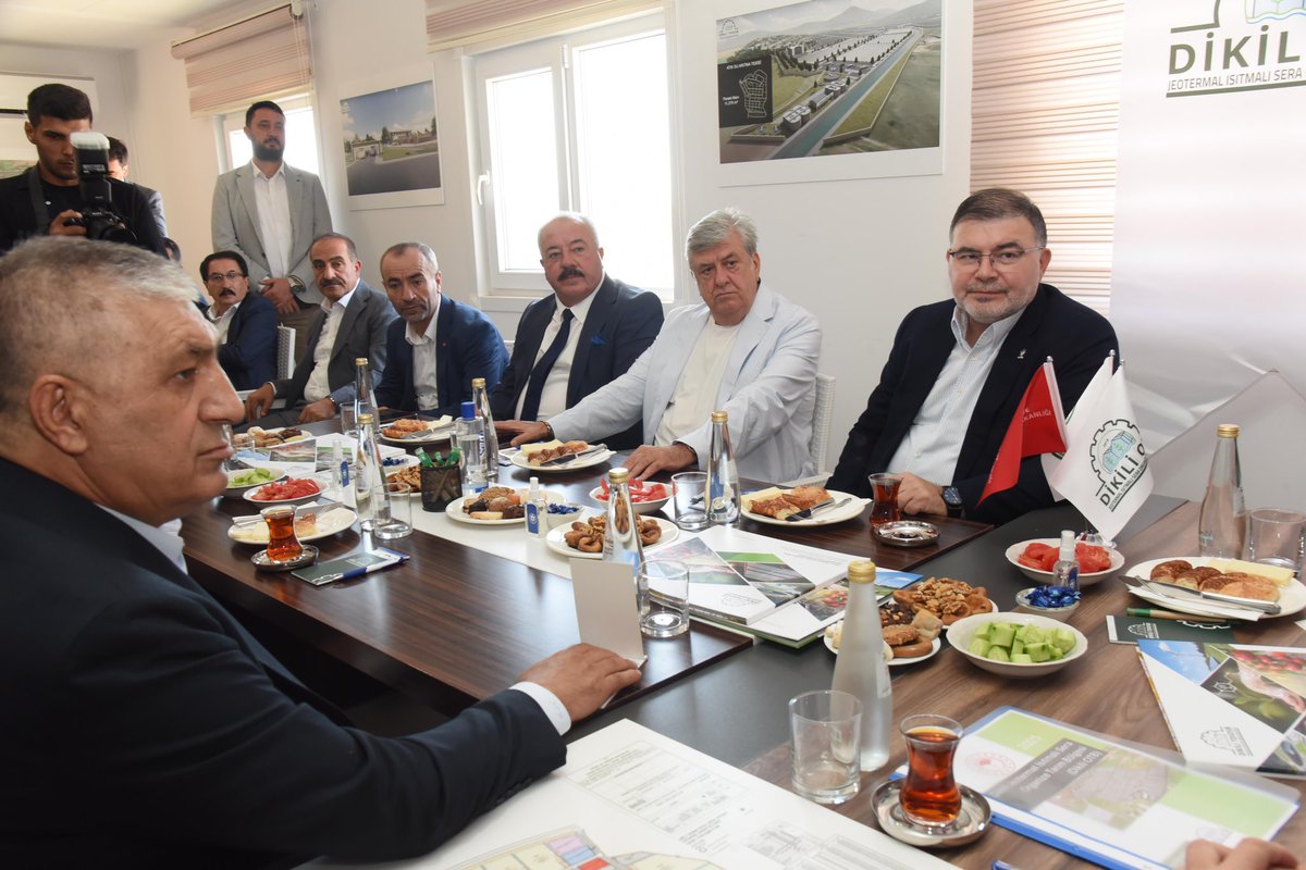 iztokurumsal's tweet image. Adalet ve Kalkınma Partisi Genel Sekreteri ve İzmir Milletvekilimiz Eyyüp Kadir İnan, Yönetim Kurulu Başkanımız Mahmut Özgener’in ev sahipliğinde Dikili Jeotermal Isıtmalı Sera Organize Tarım Bölgesi Proje sahamızı ziyaret etti.