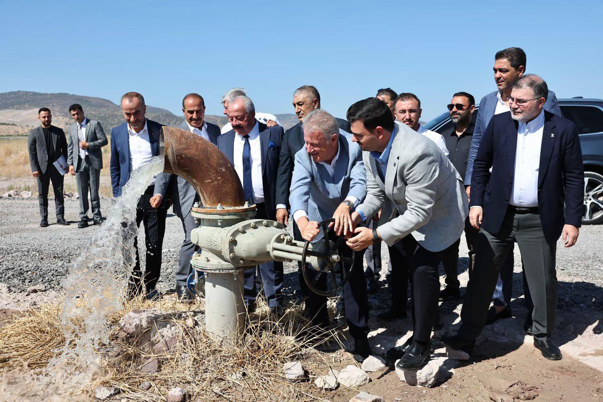 iztokurumsal's tweet image. Yönetim Kurulu Üyemiz ve Dikili Jeotermal Isıtmalı Sera OTB Yönetim Kurulu Başkanı Mehmet Şahin Çakan’ın bilgilendirme sunumu yaptığı ziyarete, Adalet ve Kalkınma Partisi İzmir İl Başkanı Bilal Saygılı, Dikili Belediye Başkanı Adil Kırgöz, Yönetim Kurulu Sayman Üyemiz ve Dikili…