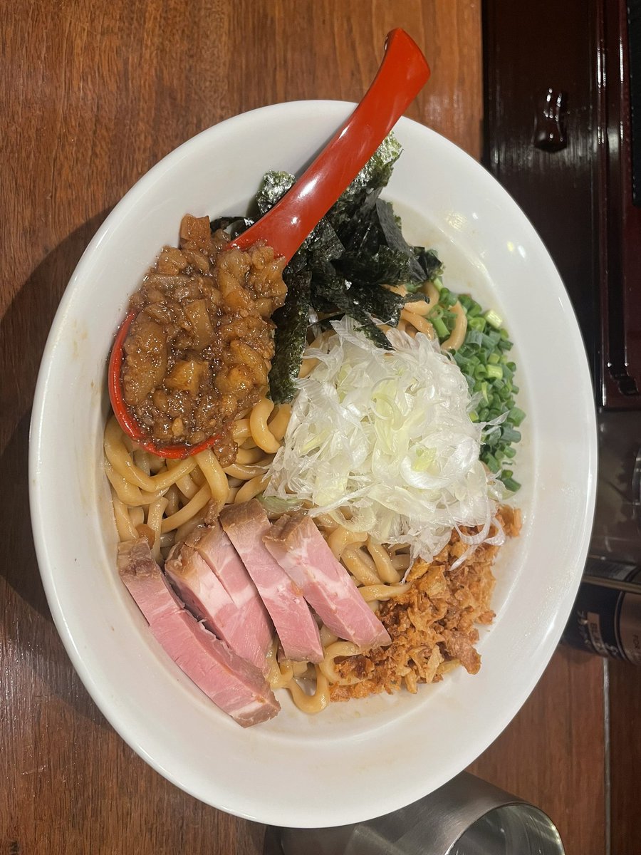 おともかずき 特盛
うまい めちゃめちゃうまい
ニンニク卓上なのがとってもありがたい
並盛だったのかなってくらいペロッと食べちゃった