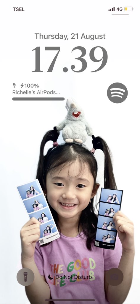 chaerzyuu's tweet image. my twitter profile
. my lock screen
. last song
. first pinterest photo