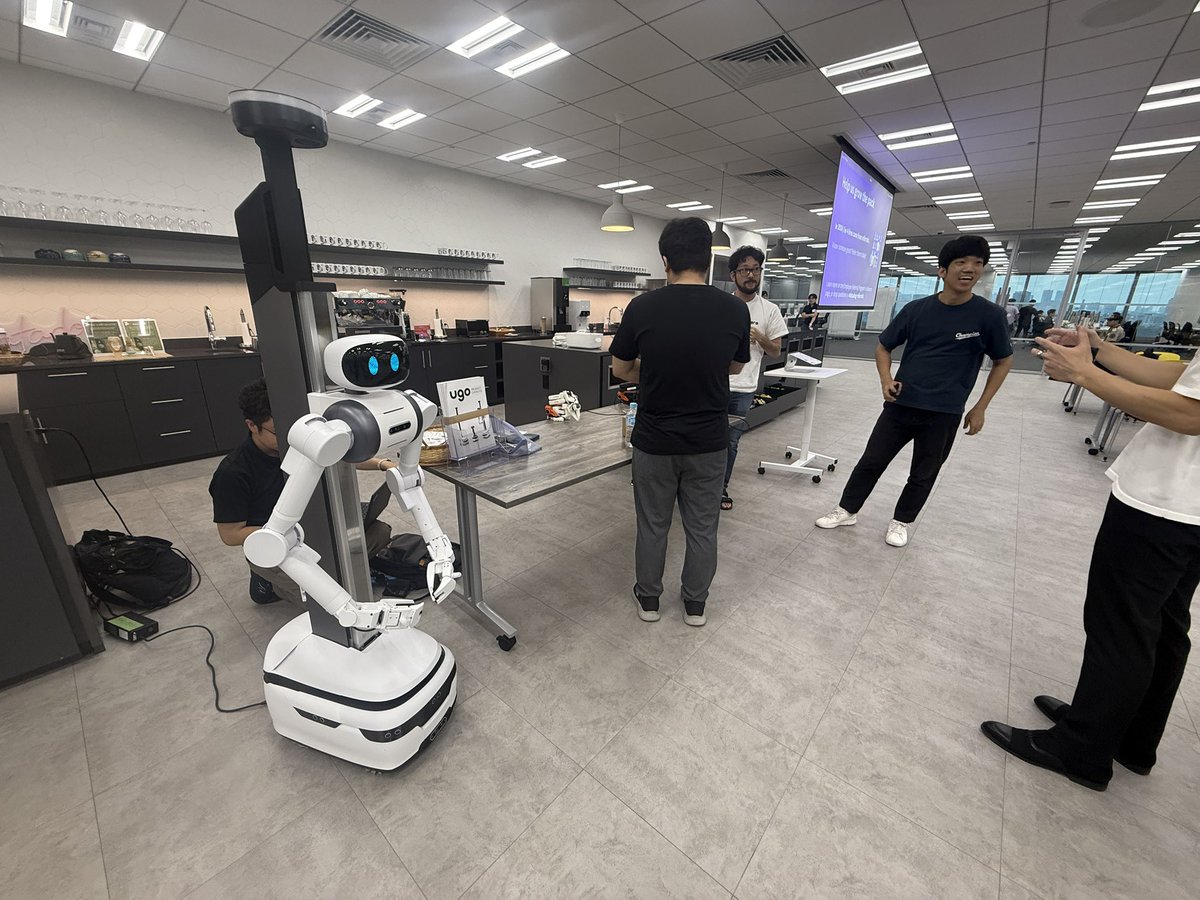 tetsu_k111's tweet image. 始まった！
#ロボット持ち込み技術共有会
#airobot #datadog