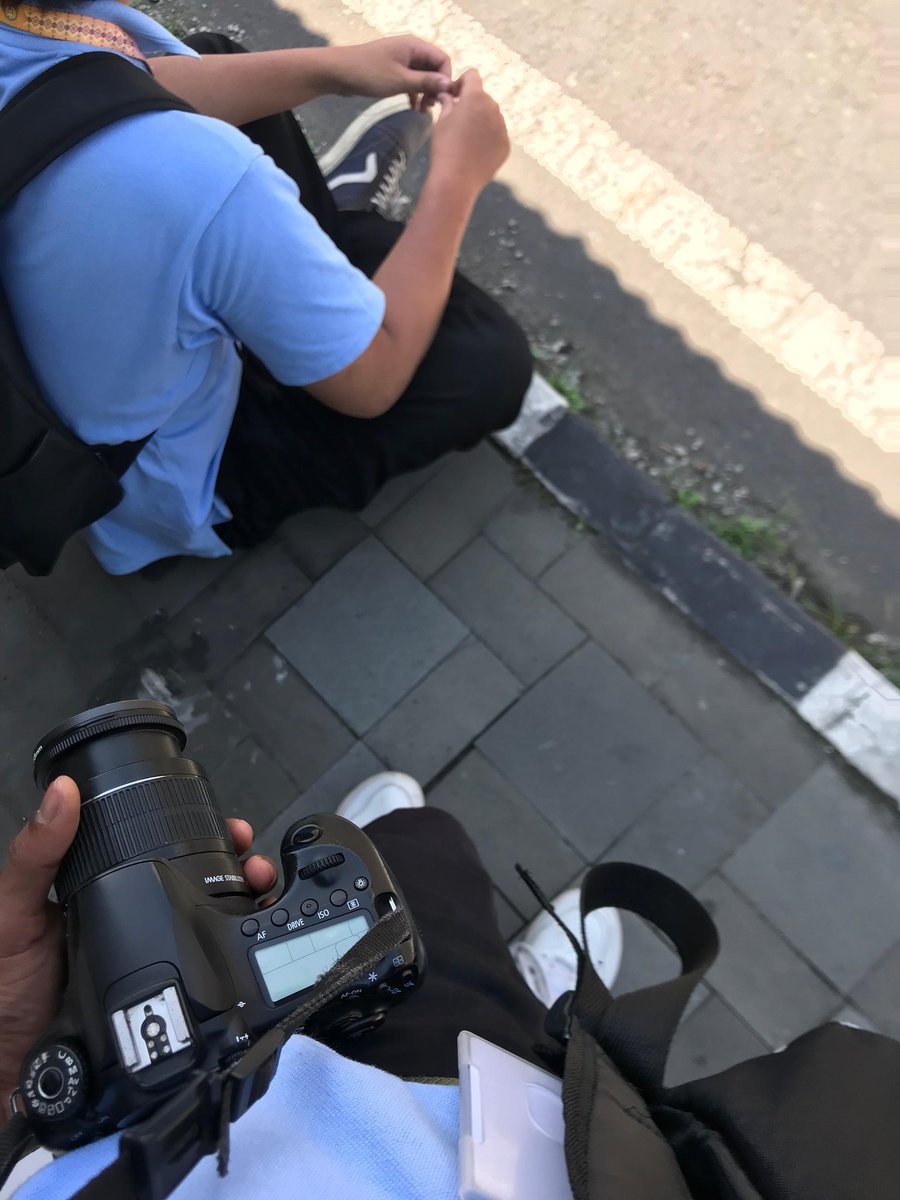 Mas pegang kamera ya, nanti untuk foto" saya serahkan ke panjenengan semua.... Pppffffttttt setiap event disuruh jadi PDD dadakan😭