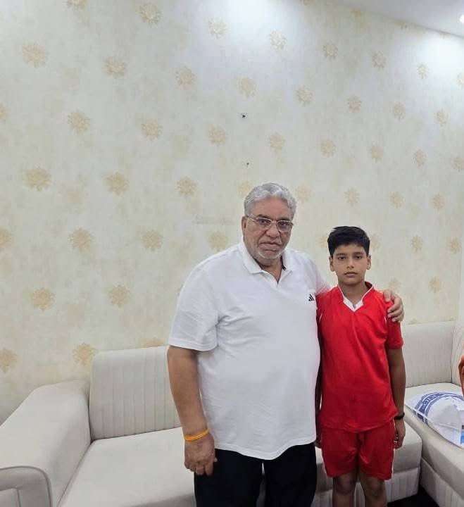 KrishanLPanwar's tweet image. सेवादार हरजिंद्र जी के सुपुत्र हिमाक्ष को पंचकूला जिला स्तरीय शॉटपुट प्रतियोगिता में 9.2 मी. थ्रो के साथ चयनित होने पर बधाई।
रोहतक राज्य स्तरीय प्रतियोगिता हेतु शुभकामनाएं। 🌸 #Sports #ShotPut