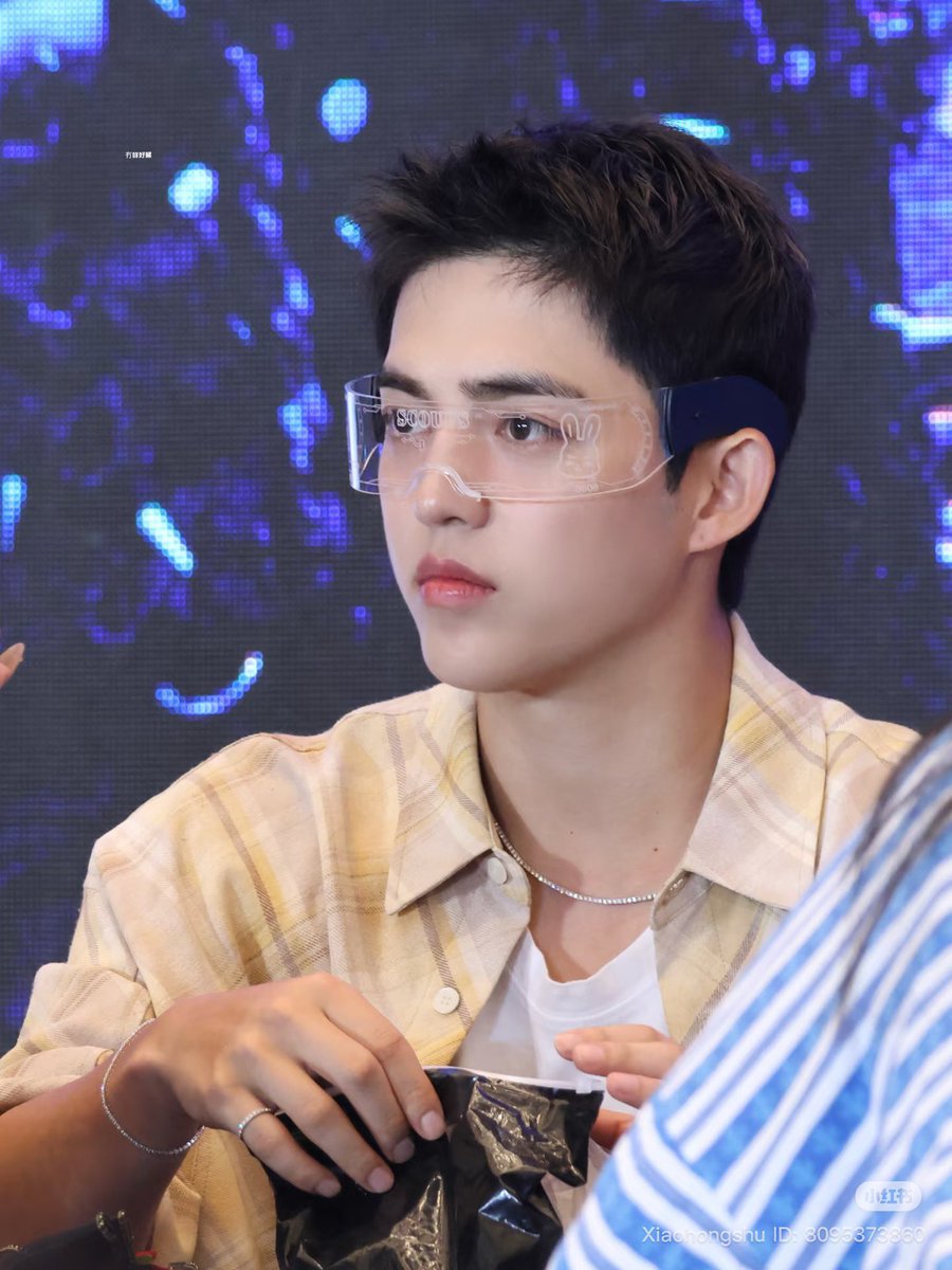 sounds_of_cheol's tweet image. SO HANDSOME..