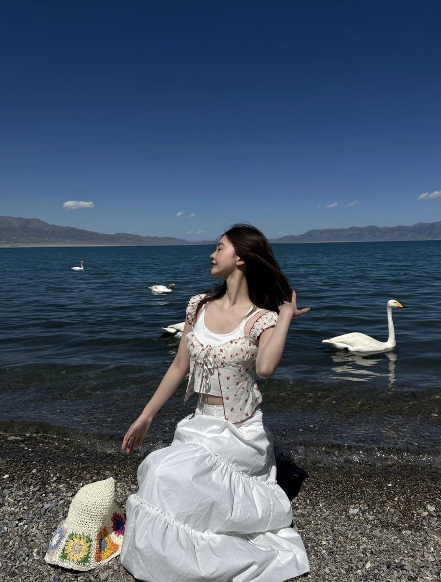 3698aaa's tweet image. 赛里木湖的景色如此的漂亮🥰