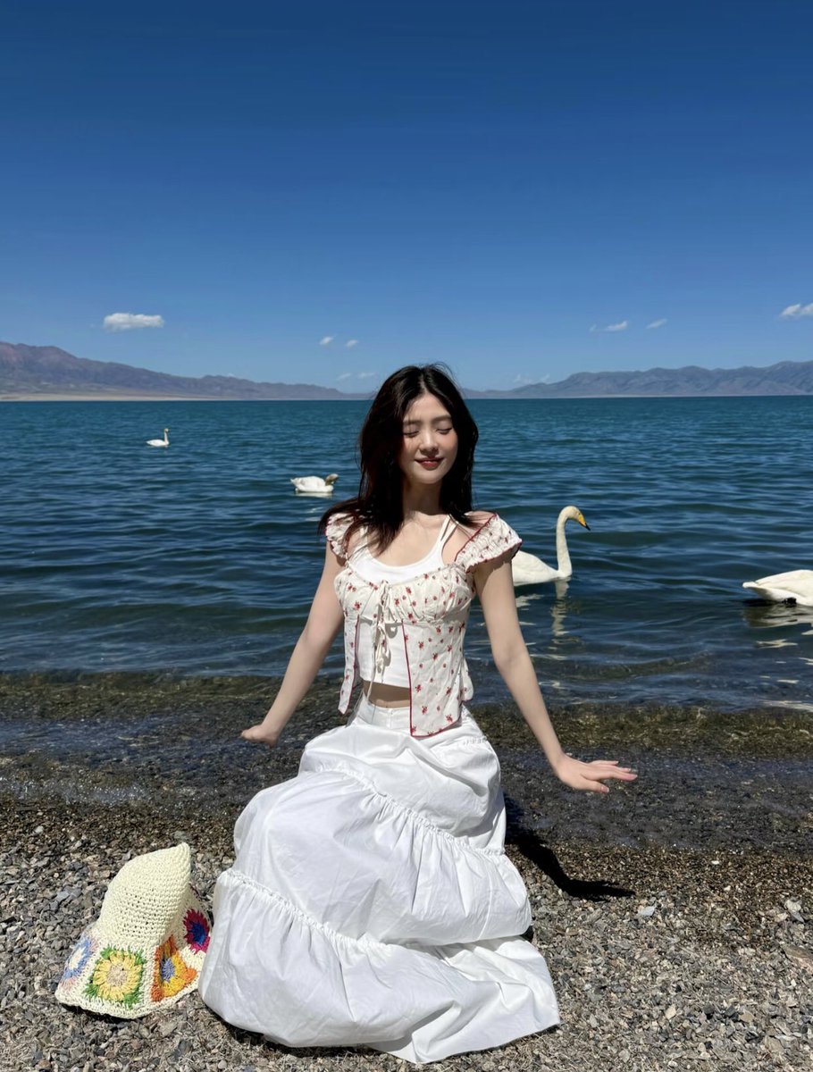 3698aaa's tweet image. 赛里木湖的景色如此的漂亮🥰