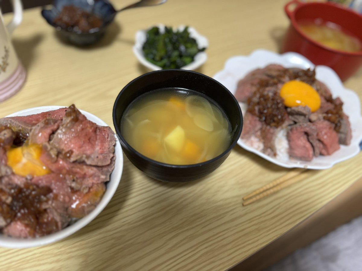夜ご飯ローストビーフ丼作ってもらった