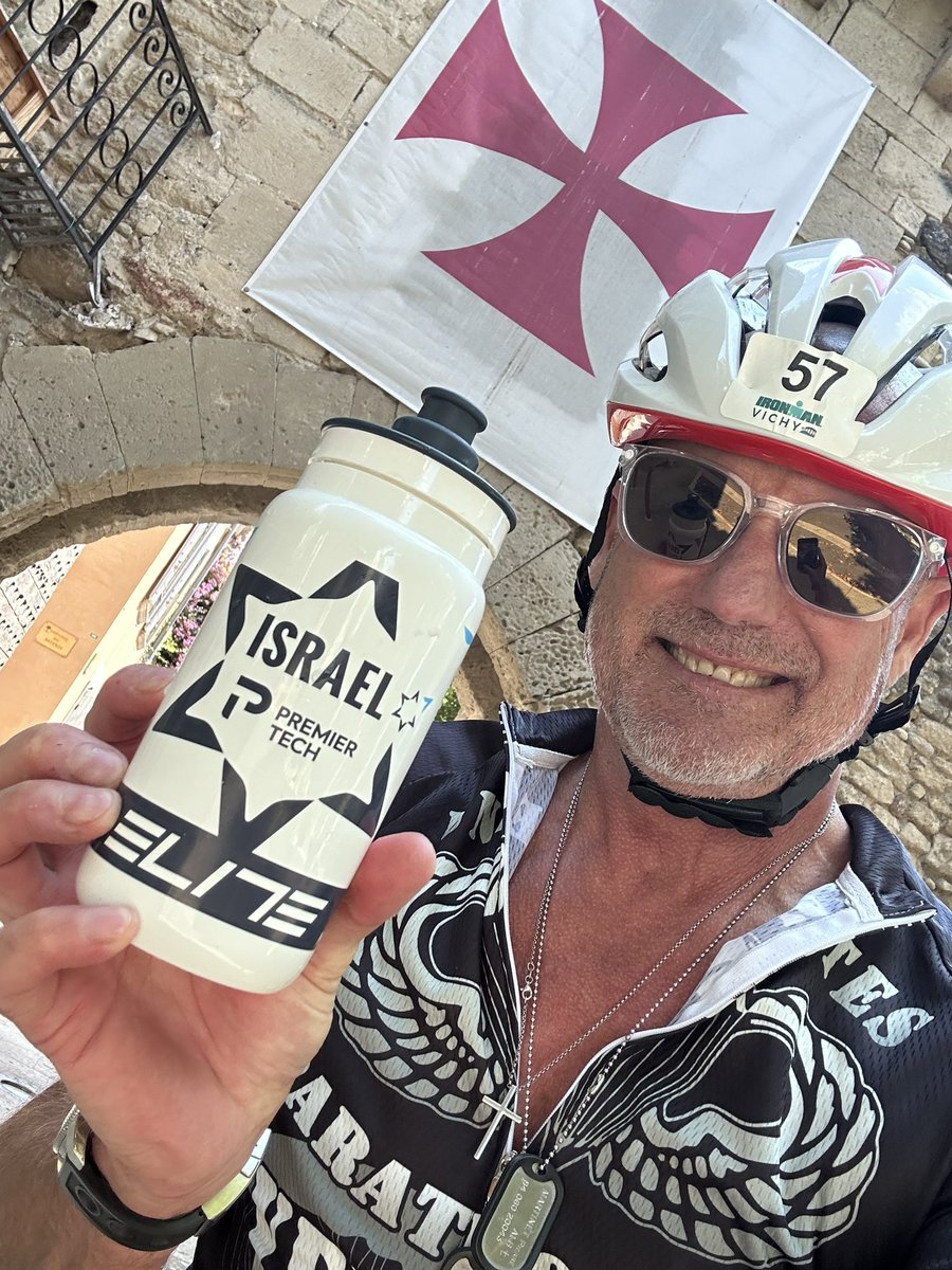 Un peu de promo pour cette belle équipe de vélo ….qui malgré les crasseux, les haineux continue la compète à haut niveau…
Bravo a Israël Premier Tech 🇫🇷🇮🇱💪