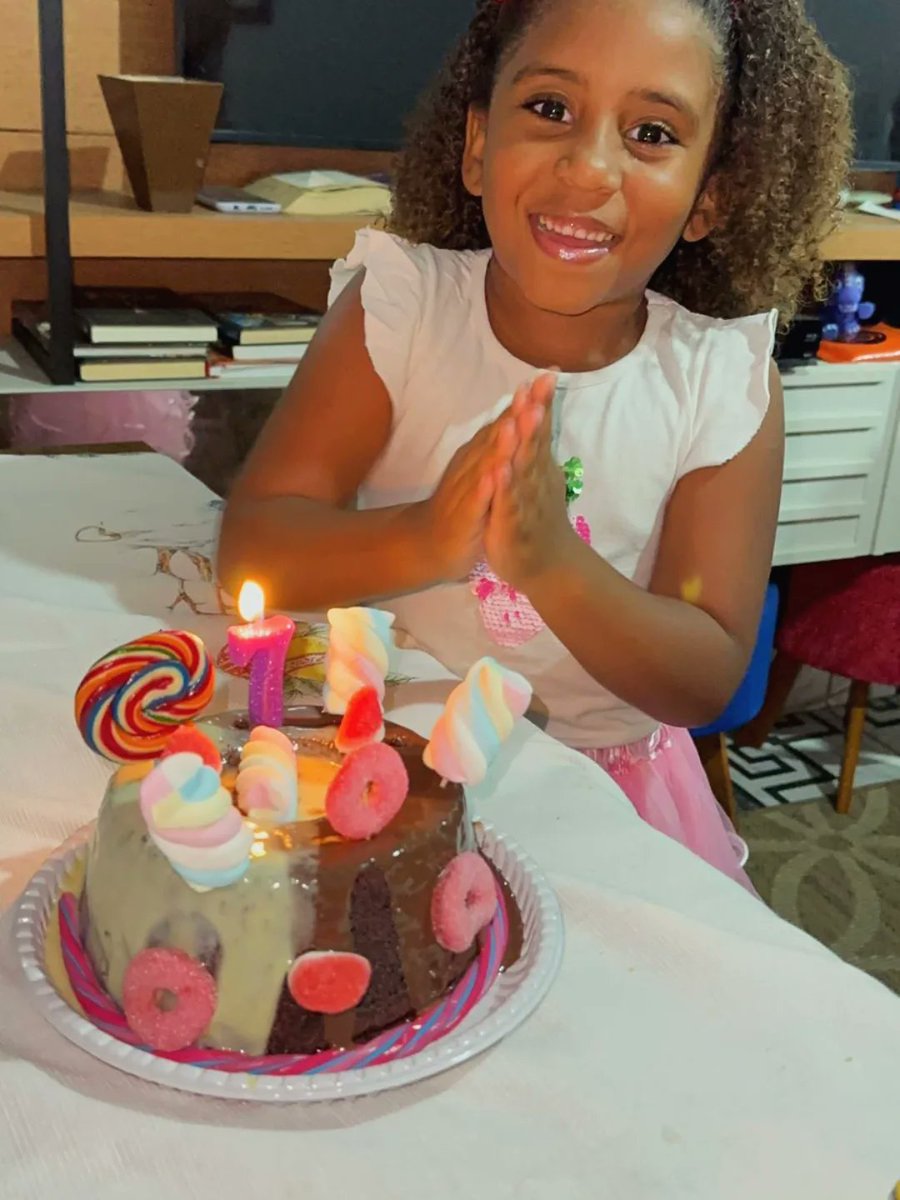 alannis_sm's tweet photo. Parabéns pro grande amor da minha vida , te amo filha 🎊🎉❤️ https://t.co/GTm9ZxazxH
