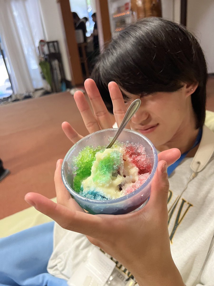 お昼の様子です！
川遊びに行ったり、かき氷を食べたりしました🍧

夕方にはOBの方が差し入れをくださいました！
みんなで美味しくいただきます！
ありがとうございます！

#suwo  #夏合宿2025