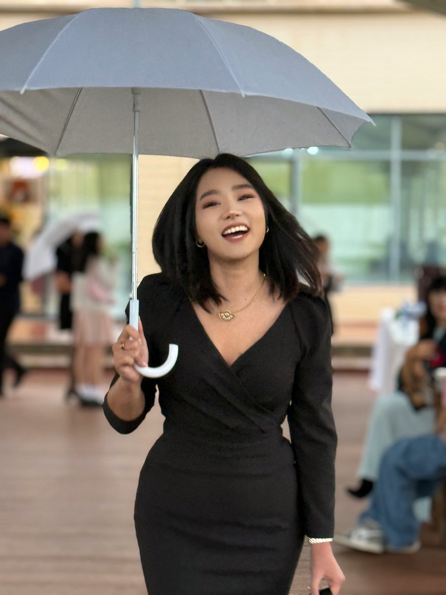 Хуримд ирээд ангийнхнаа харж маасайтлаа инээсэн царайг маань дуранд буулгачихаж 🤭🌸