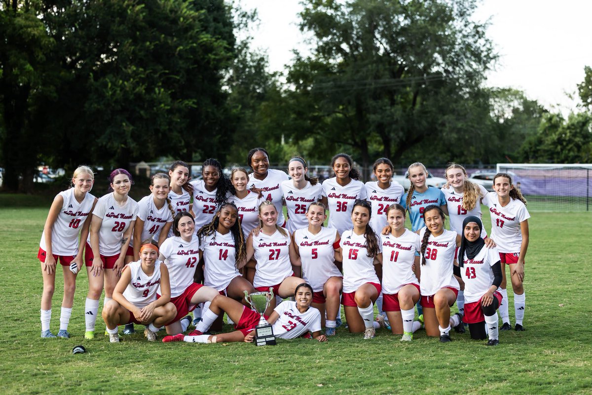manual_girlssoc's tweet image. Manual beats Male 7-2 ❤️⚽️💪🏼#DMHS